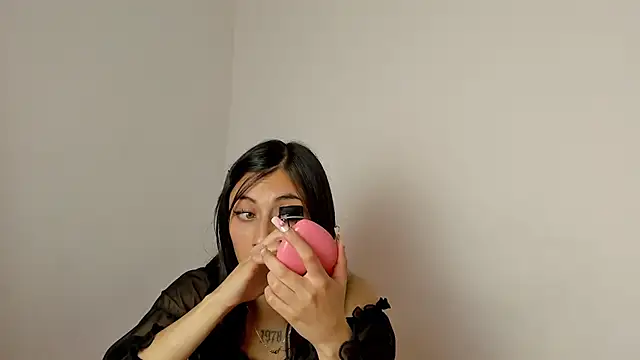 Snapshot of Alanaloiiss_ chatting on 12, 2, 2026 Alanaloiiss online show from 12, 2, 2026