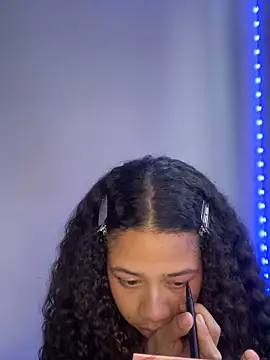 Snapshot of jadee8 chatting on 18, 11, 2025 jadee8 online show from 18, 11, 2025