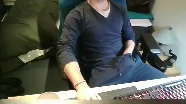 Snapshot of azdert210 chatting on 3, 3, 2026 azdert210 online show from 3, 3, 2026