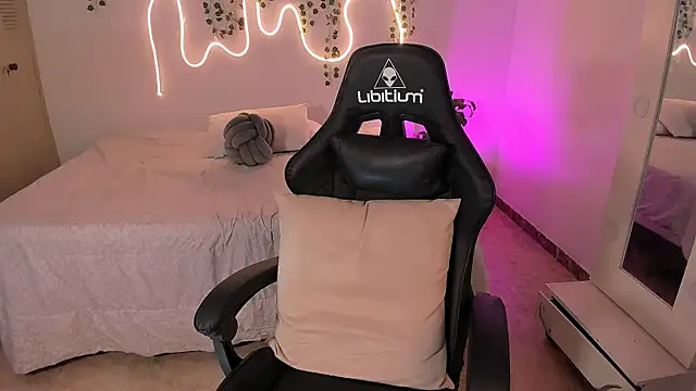 Snapshot of sara_doll77 chatting on 1, 12, 2025 sara doll77 online show from 1, 12, 2025