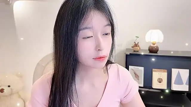 Onechestnut online show from 12, 11, 2025