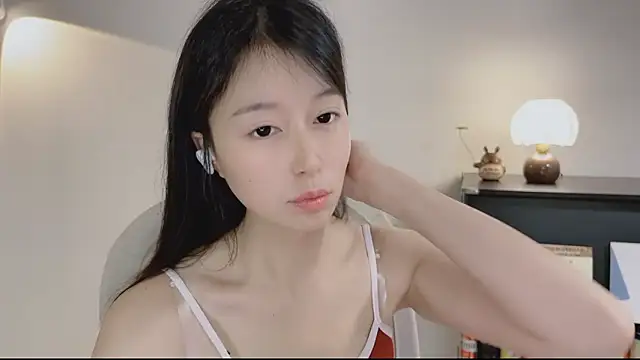 Onechestnut online show from 20, 4, 2026