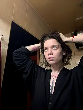 Snapshot of enchanting_chloe chatting on 10, 10, 2025 enchanting chloe online show from 10, 10, 2025