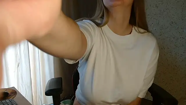 Miaxfox online show from 12, 3, 2026