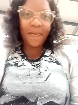 Snapshot of SexyMellon chatting on 4, 10, 2025 SexyMellon online show from 4, 10, 2025