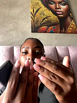 Snapshot of britanyxxs chatting on 21, 11, 2025 britanyxxs online show from 21, 11, 2025