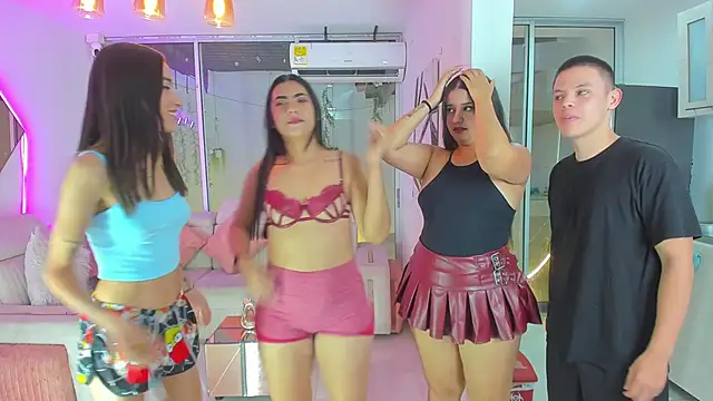 Snapshot of stangirls_ chatting on 4, 11, 2025 stangirls online show from 4, 11, 2025