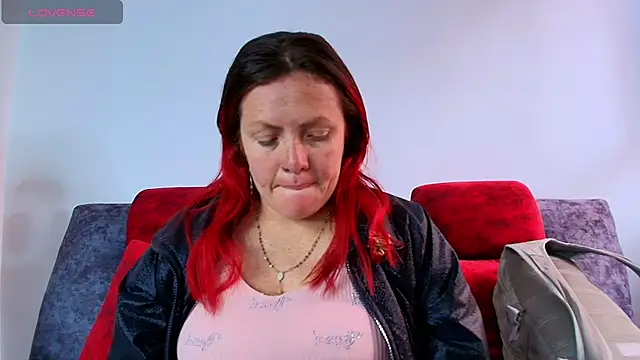 carolinhe  online show from 12, 9, 2025