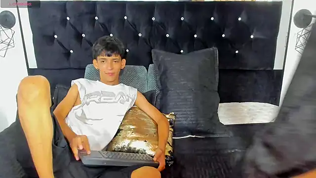 Snapshot of Sebas_cat chatting on 3, 10, 2025 Sebas cat online show from 3, 10, 2025