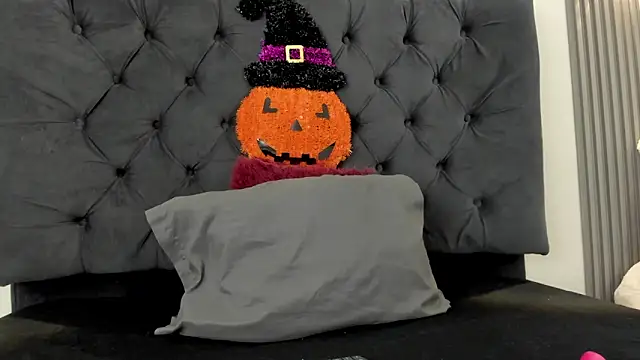 Snapshot of Sofia_Seduccion chatting on 23, 10, 2025 Sofia Seduccion online show from 23, 10, 2025