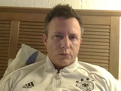 Snapshot of TroyDieselXXX chatting on 4, 6, 2026 TroyDieselXXX online show from 4, 6, 2026