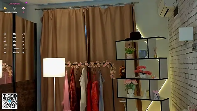 PetraHambelton online show from 28, 9, 2025