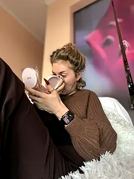 KellyKeler online show from 27, 10, 2025