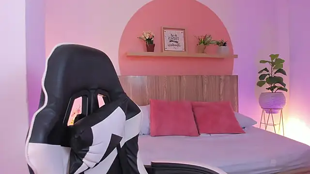 Snapshot of kitty_sweeety_ chatting on 18, 9, 2025 kitty sweeety online show from 18, 9, 2025