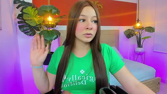 Snapshot of kitty_sweeety_ chatting on 8, 10, 2025 kitty sweeety online show from 8, 10, 2025