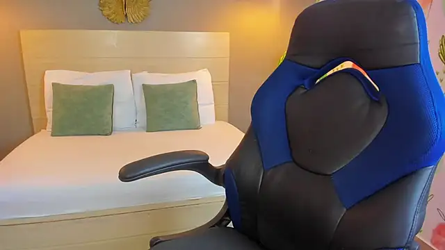 Snapshot of kitty_sweeety_ chatting on 7, 11, 2025 kitty sweeety online show from 7, 11, 2025