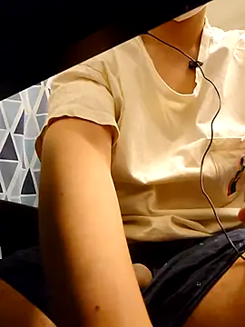 Snapshot of xneko_ chatting on 17, 4, 2026 xneko online show from 17, 4, 2026