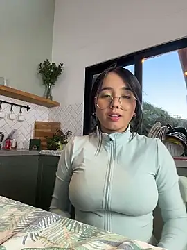 Michelle Zoe online show from 9, 4, 2026