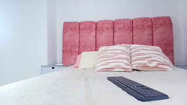 emmacurvy online show from 3, 12, 2025