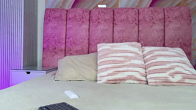 emmacurvy online show from 1, 2, 2026