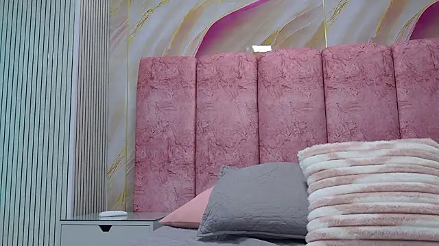 emmacurvy online show from 6, 3, 2026