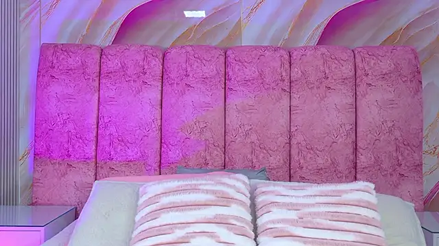 emmacurvy online show from 22, 3, 2026