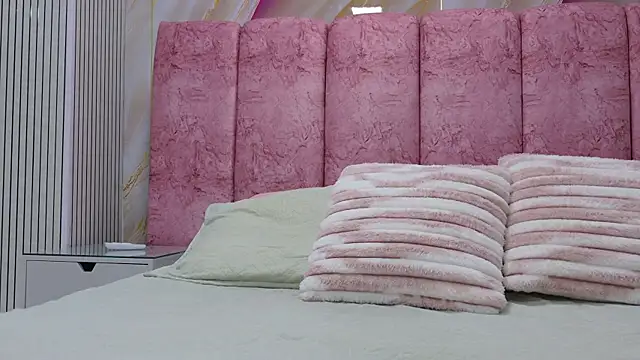 emmacurvy online show from 29, 3, 2026