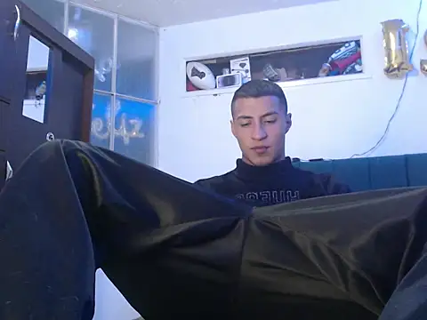 Snapshot of man_porn13 chatting on 28, 10, 2025 man porn13 online show from 28, 10, 2025