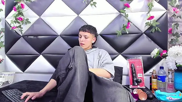 Snapshot of Megan_Thompson_ chatting on 27, 9, 2025 Megan Thompson  online show from 27, 9, 2025