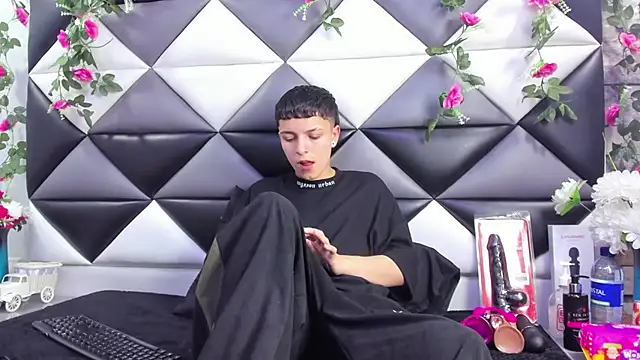 Snapshot of Megan_Thompson_ chatting on 28, 9, 2025 Megan Thompson  online show from 28, 9, 2025