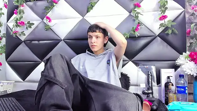 Snapshot of Megan_Thompson_ chatting on 17, 10, 2025 Megan Thompson  online show from 17, 10, 2025