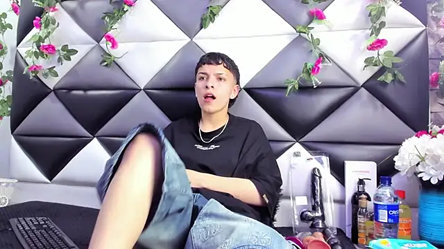 Snapshot of Megan_Thompson_ chatting on 18, 10, 2025 Megan Thompson  online show from 18, 10, 2025