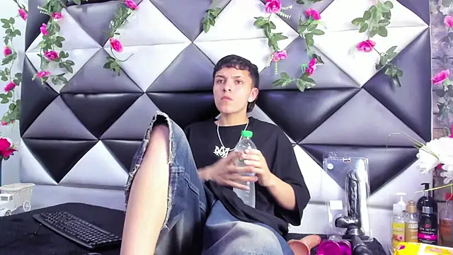 Megan Thompson  online show from 19, 11, 2025