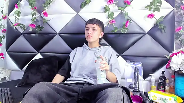 Megan Thompson  online show from 27, 11, 2025