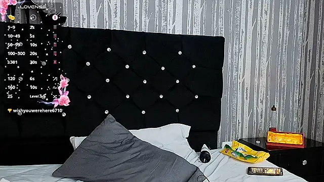 Snapshot of Alicee_Moonn chatting on 5, 11, 2025 Alicee Moonn online show from 5, 11, 2025