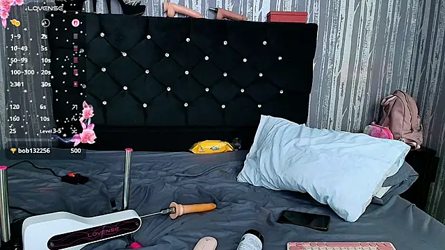 Snapshot of Alicee_Moonn chatting on 6, 11, 2025 Alicee Moonn online show from 6, 11, 2025