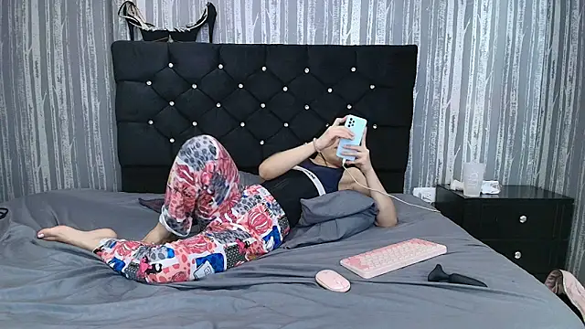 Snapshot of Alicee_Moonn chatting on 15, 11, 2025 Alicee Moonn online show from 15, 11, 2025