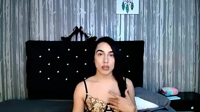 Snapshot of Alicee_Moonn chatting on 3, 2, 2026 Alicee Moonn online show from 3, 2, 2026