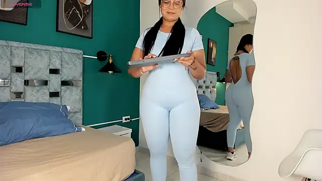 Snapshot of tamara_lovv chatting on 28, 11, 2025 tamara lovv online show from 28, 11, 2025