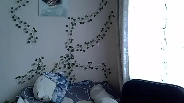 Lily Ember online show from 13, 10, 2025