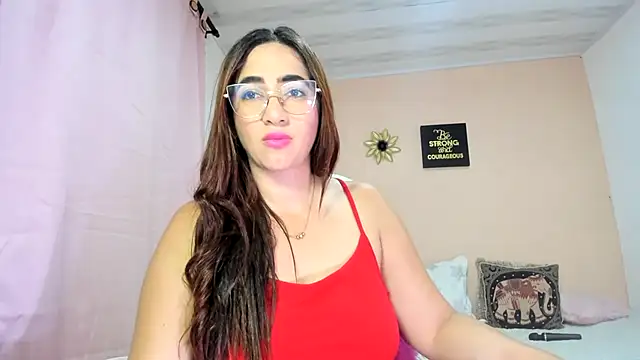 Snapshot of TamiDesire chatting on 12, 6, 2026 TamiDesire online show from 12, 6, 2026