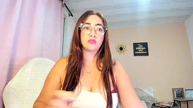 Snapshot of TamiDesire chatting on 3, 7, 2026 TamiDesire online show from 3, 7, 2026