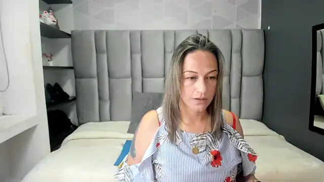 Snapshot of Charlot_milf chatting on 22, 9, 2025 Charlot milf online show from 22, 9, 2025