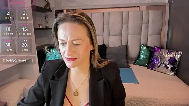 Snapshot of Charlot_milf chatting on 14, 10, 2025 Charlot milf online show from 14, 10, 2025