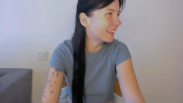 Snapshot of Elle_Pearl_ chatting on 2, 10, 2025 Elle Pearl online show from 2, 10, 2025