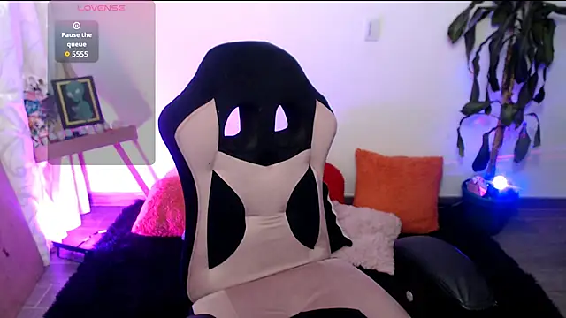 LunaBunny8 online show from 13, 11, 2025