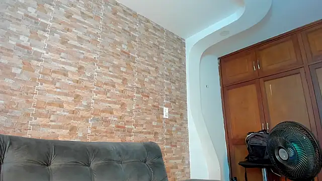 Snapshot of Dreams_Chloe chatting on 4, 7, 2026 Dreams Chloe online show from 4, 7, 2026