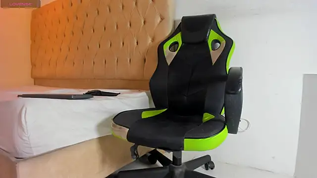 Darkknightx01 online show from 9, 9, 2025