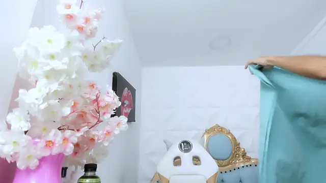 eimy skinny  online show from 29, 10, 2025