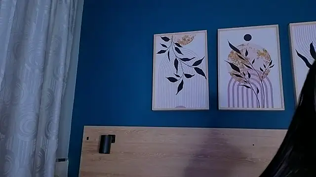 Snapshot of SarahMiler_ chatting on 21, 10, 2025 SarahMiler online show from 21, 10, 2025